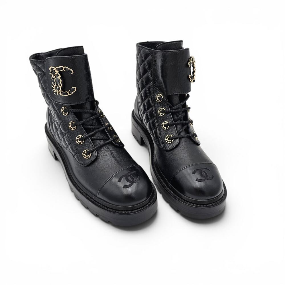 Chanel CC Chain Black Quilted Leather Combat Short Boot Lace Up Size 39 8 8.5